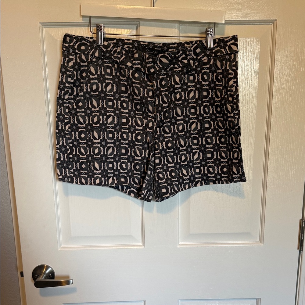 Level 99 Black and White Geometric Print Bermuda Shorts